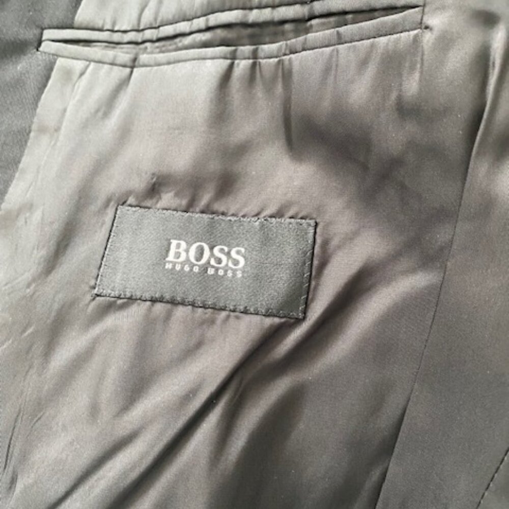 Hugo Boss Black Men's Suit 42R, Made in USA, Virgin Wool - Picture 11 of 15